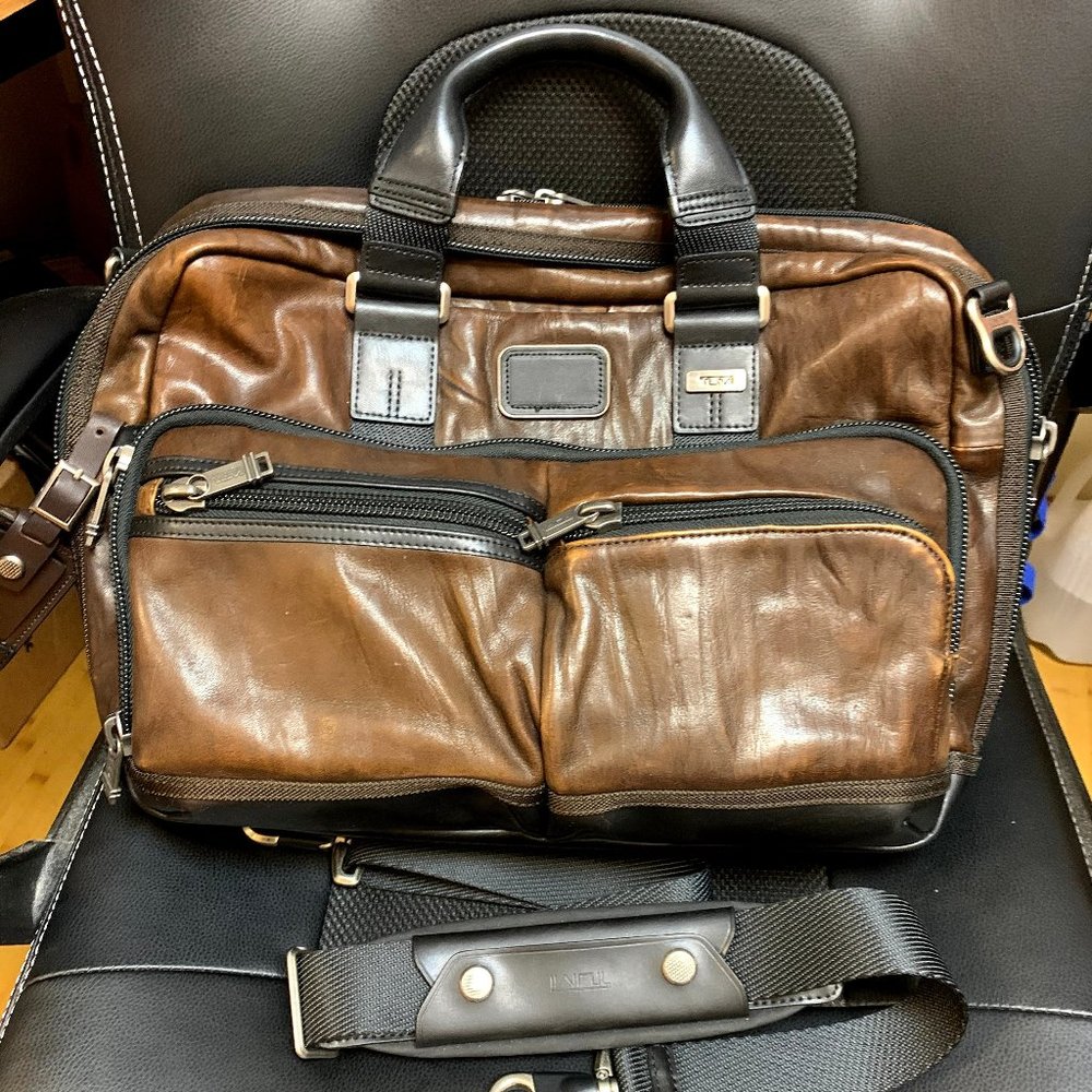 Albany Slim Commuter Brief Leather Valued at $650